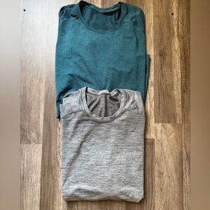 Lululemon Men’s Long Sleeve Teal and Gray Large Mental Vent Shirt